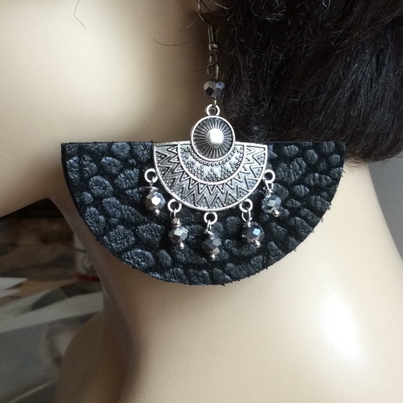 925 SS Black Leather & Iridescent Bead Earrings - Picture 2 of 9